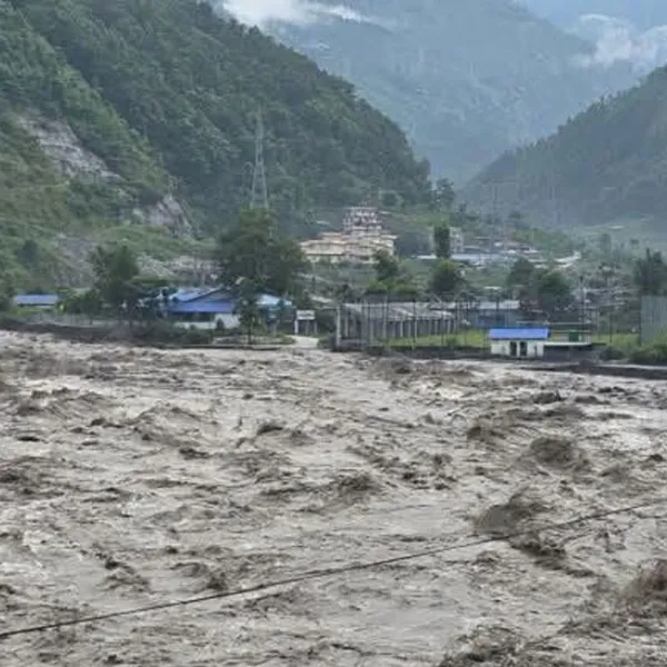 भोटेकोशीदेखि त्रिशूलीसम्मको ‘हिमाली सुनामी’ : बस्ती बगाउने बाढी, सयौँ बेपत्ता र राज्यसामु उभिएका गम्भीर प्रश्न