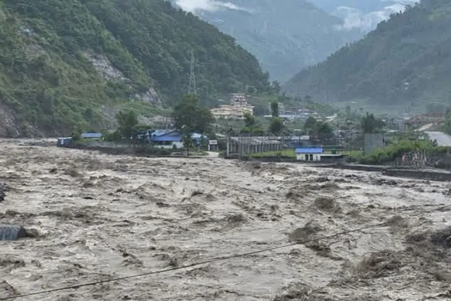 भोटेकोशीदेखि त्रिशूलीसम्मको ‘हिमाली सुनामी’ : बस्ती बगाउने बाढी, सयौँ बेपत्ता र राज्यसामु उभिएका गम्भीर प्रश्न