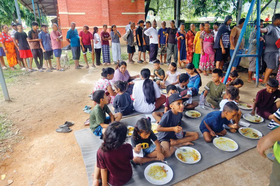 राहत कोषमा साढे ५ अर्ब, पीडित भने चिउरा–बिस्कुटको भरमा