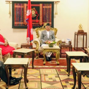 फागुन २१ को निर्वाचनतर्फ संकेतः राष्ट्रपति, सरकार र दलबीच खुल्यो संवादको ढोका