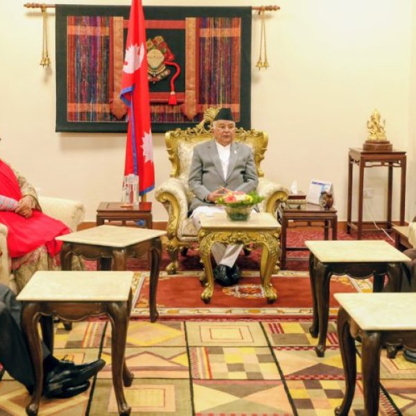 फागुन २१ को निर्वाचनतर्फ संकेतः राष्ट्रपति, सरकार र दलबीच खुल्यो संवादको ढोका