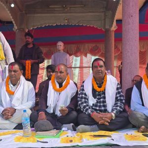 राजस्व कार्यालय स्थापनाको मागमा पालिका प्रमुखहरू रिलेअनशनमा, सर्वसाधारण सेवा वञ्चित