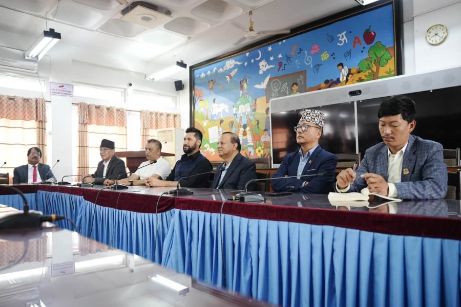 सुनसरी घटनाबारे सर्वदलीय बैठकः प्रधानमन्त्रीलाई तत्काल संवाद र सहमतिको पहल गर्न प्रचण्ड र गगन थापाको आग्रह