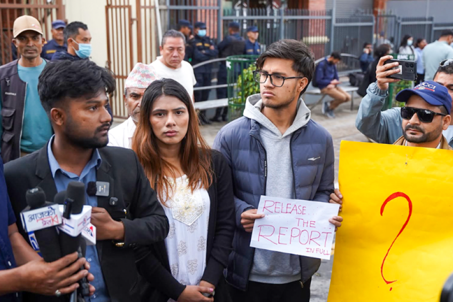 कार्की आयोगको प्रतिवेदन सार्वजनिक गर्न माग गर्दै जेनजी युवाहरूको माइतीघरमा प्रदर्शन