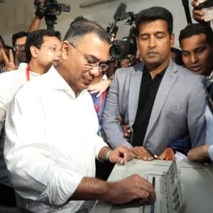 सत्र वर्षको निर्वासन र दर्जनौँ कानुनी मुद्दाको ओल्झनमा गरेका बंगलादेशका तारिक रहमान निर्वाचनको नतिजासंगै प्रधानमन्त्री बन्ने मार्गमा