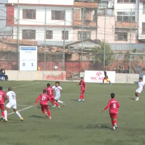 रातो कार्डको छायाँमा एनआरटीको जित, शीर्ष स्थानका लागि अंक बराबरी