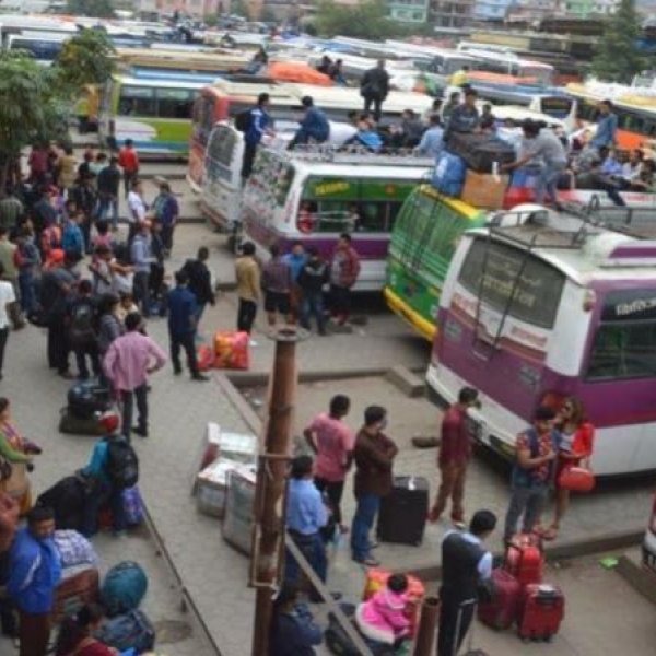 निर्वाचन र सार्वजनिक बिदाका कारण गाउँ–गाउँ पुगे नागरिक, राजधानी उपत्यका र सदरमुकाम सुनसान