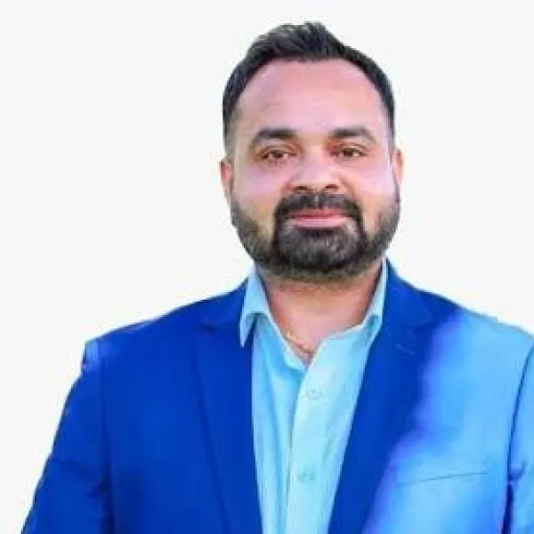 गीतकार डा. रमिल अधिकारीलाई राष्ट्रियस्तरीय सम्मान